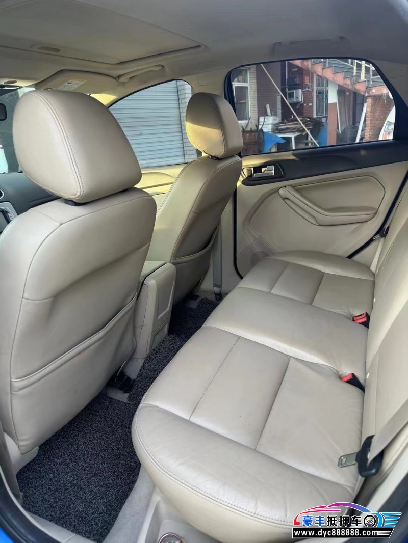 12年福特福克斯轿车抵押车出售