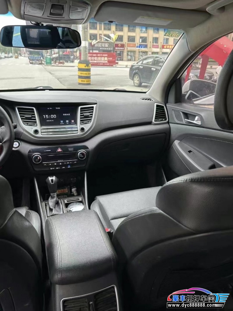 16年现代途胜轿车抵押车出售