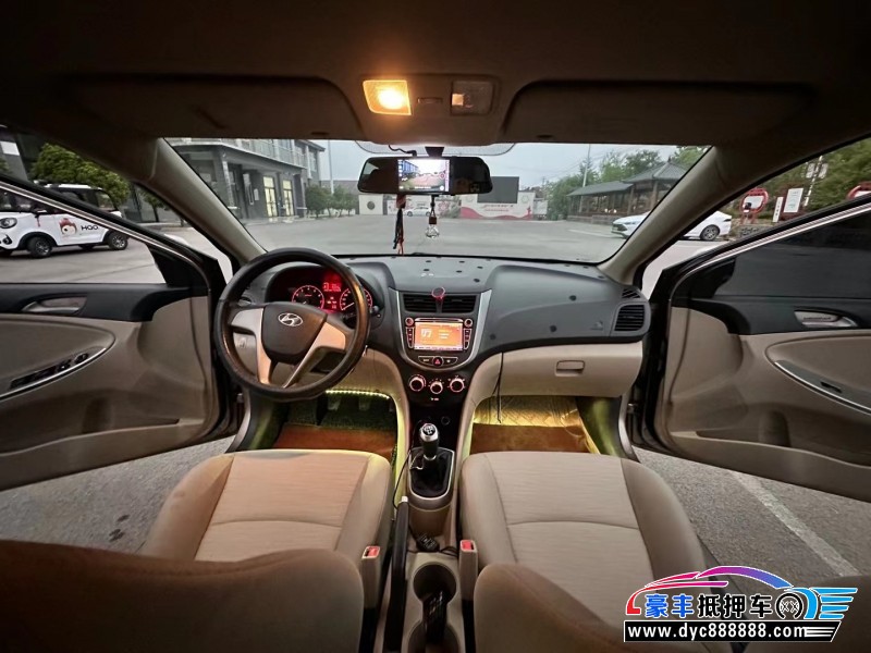 15年现代瑞纳轿车抵押车出售