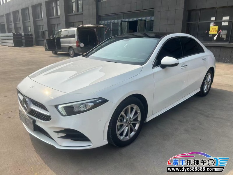 22年奔驰A轿车抵押车出售