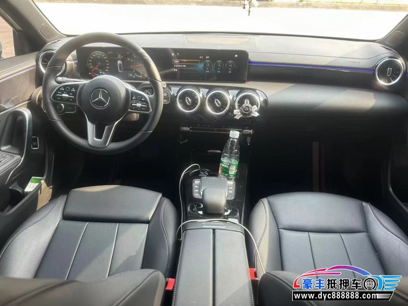 22年奔驰A轿车抵押车出售