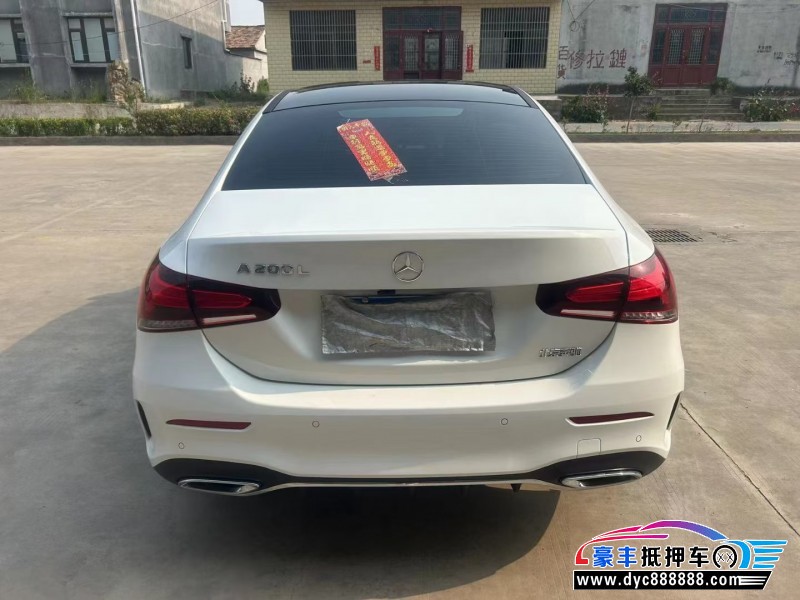22年奔驰A轿车抵押车出售