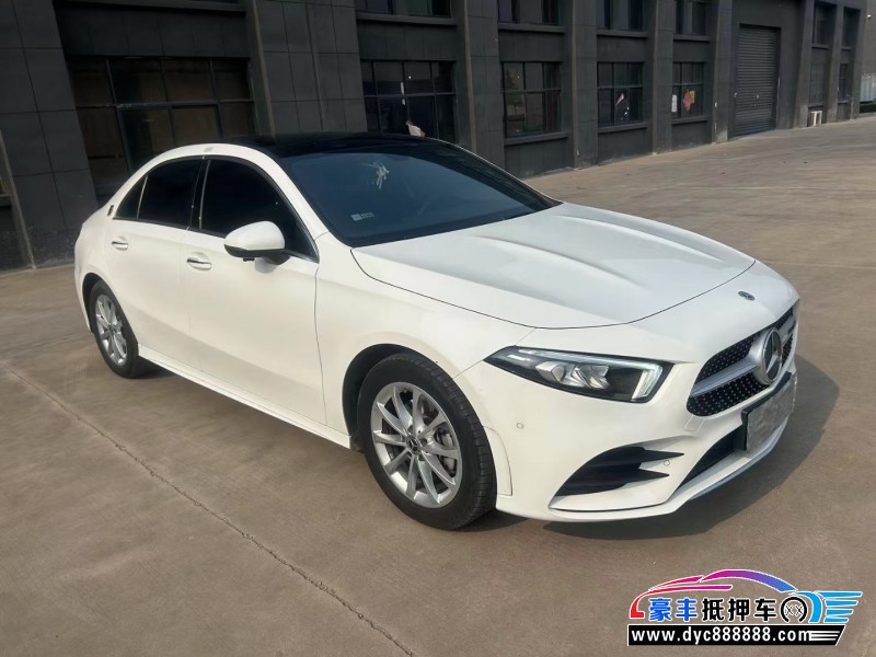 22年奔驰A轿车抵押车出售
