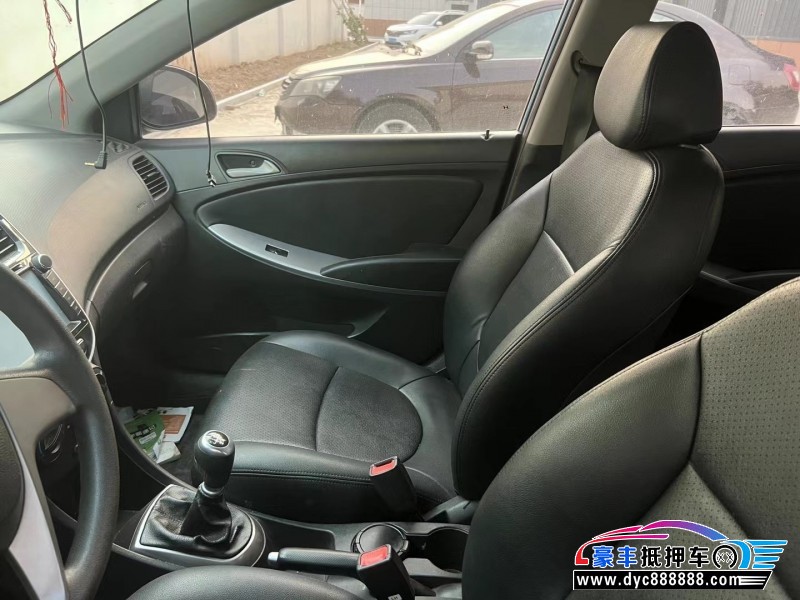 14年现代瑞奕轿车抵押车出售