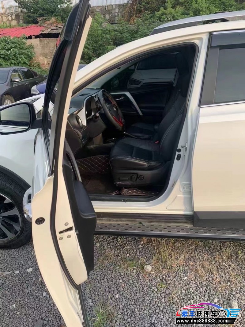 19年丰田RAV4轿车抵押车出售