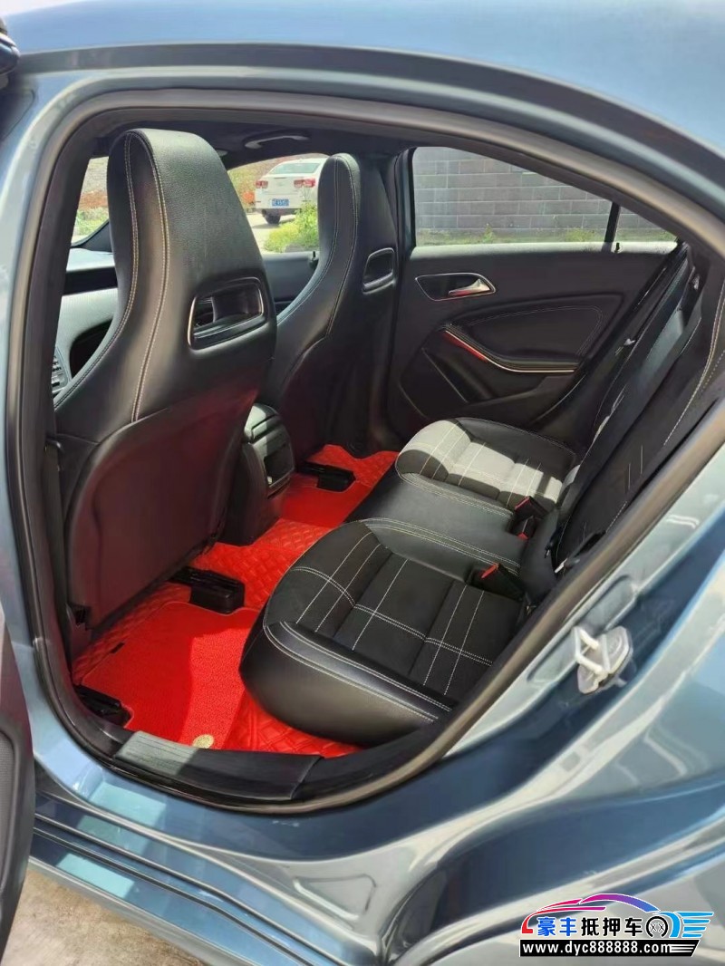 14年奔驰A轿车抵押车出售