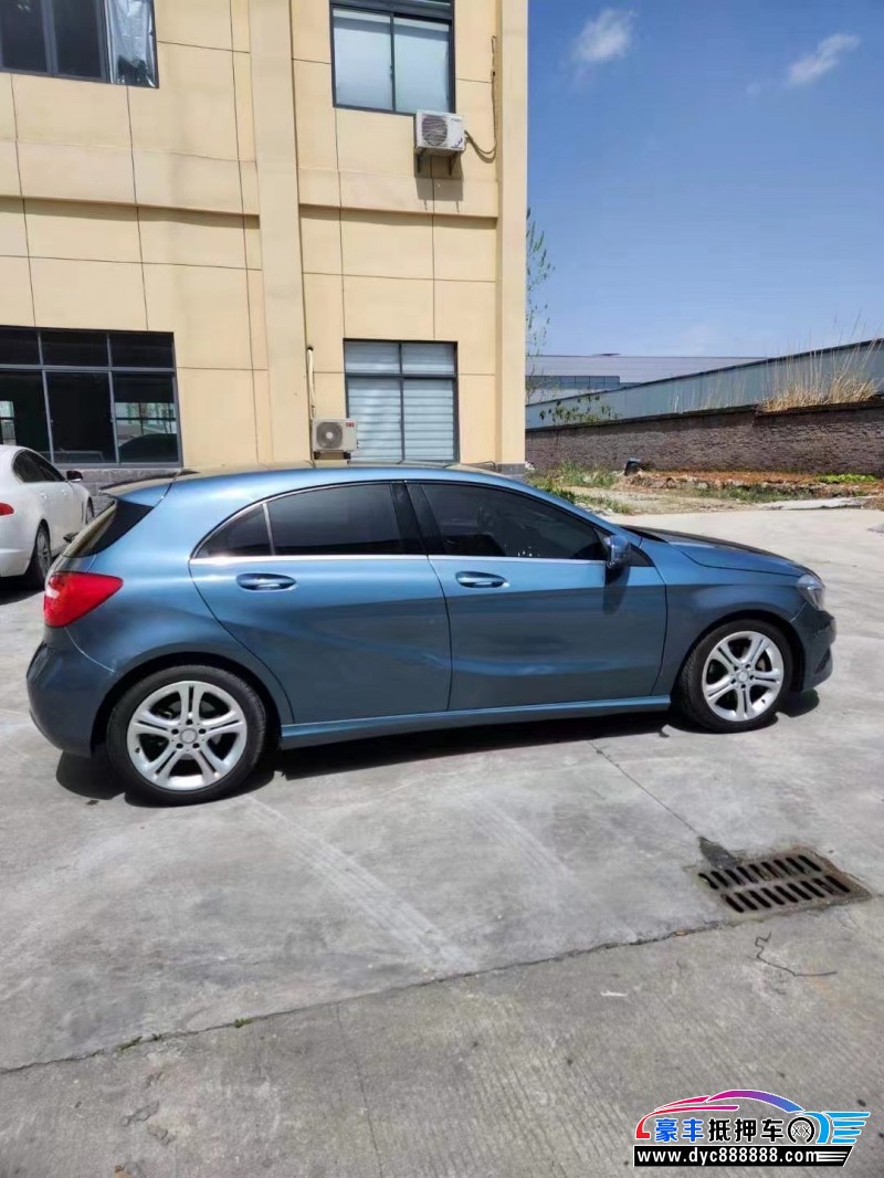 14年奔驰A轿车抵押车出售