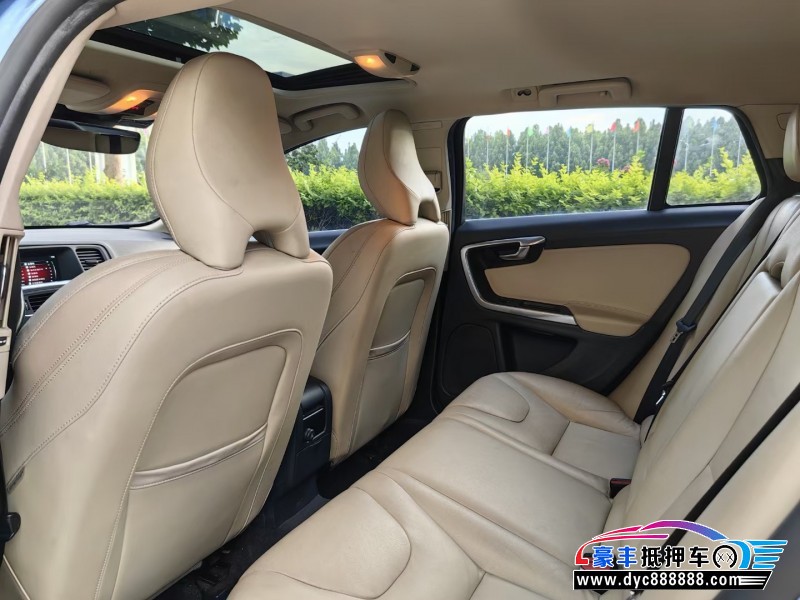 15年沃尔沃V60轿车抵押车出售