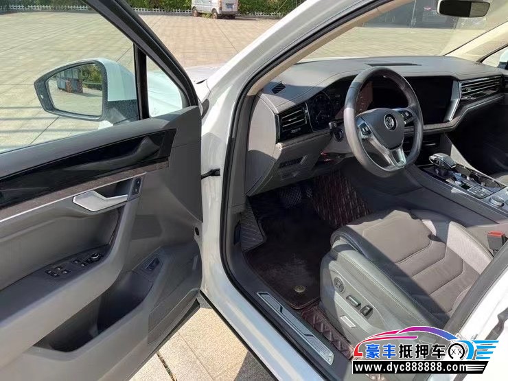 20年大众途锐轿车抵押车出售