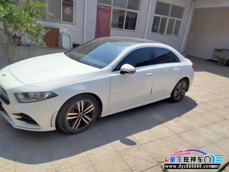 19年奔驰A轿车抵押车出售