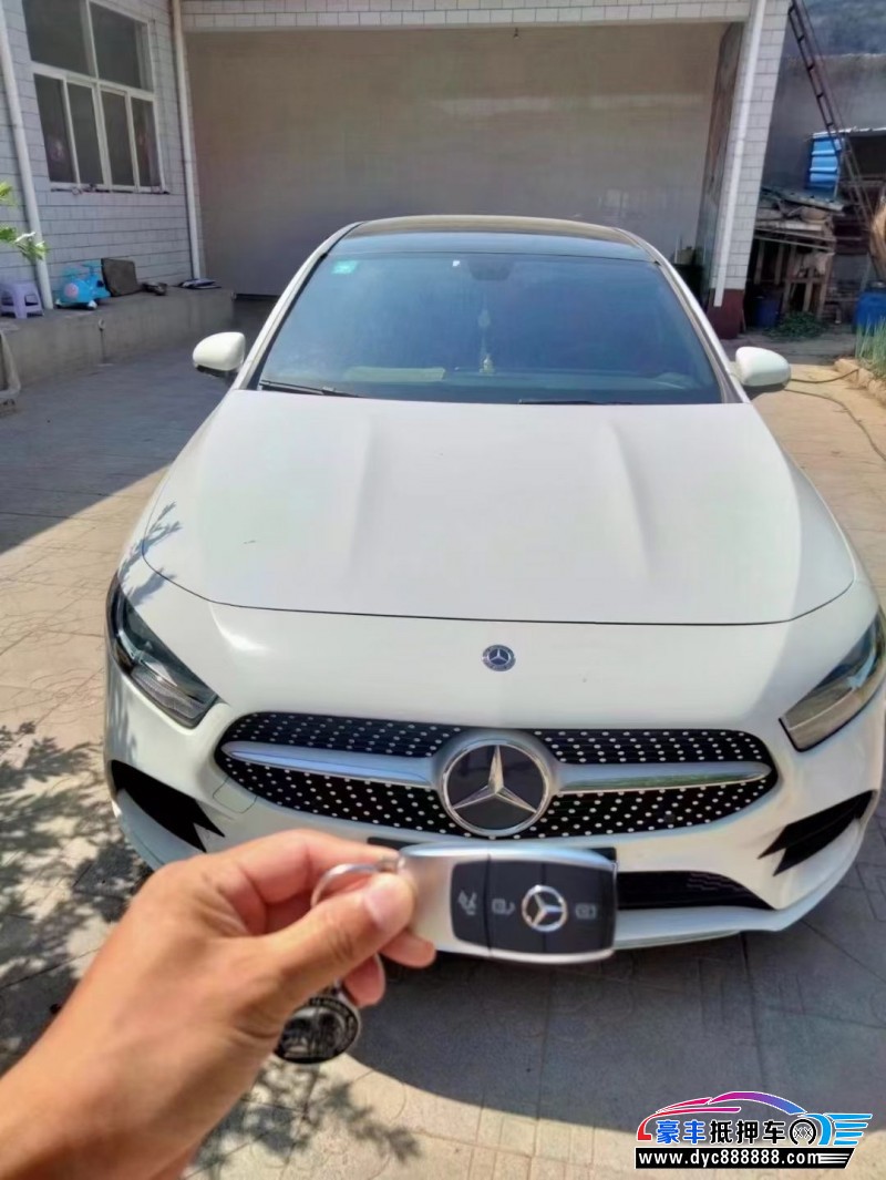 19年奔驰A轿车抵押车出售