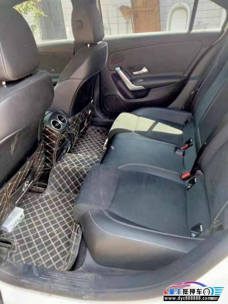 19年奔驰A轿车抵押车出售