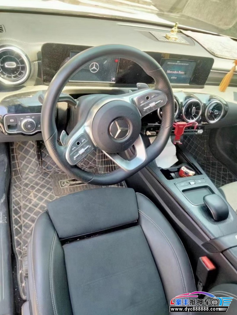 19年奔驰A轿车抵押车出售