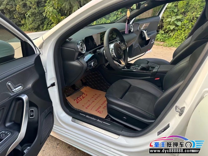 20年奔驰A轿车抵押车出售