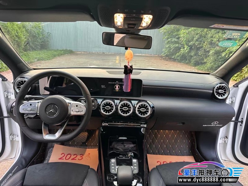 20年奔驰A轿车抵押车出售