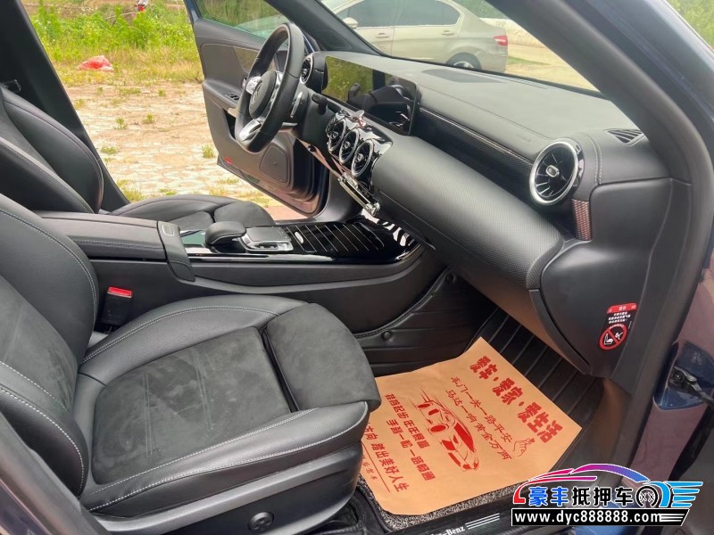 19年奔驰A轿车抵押车出售