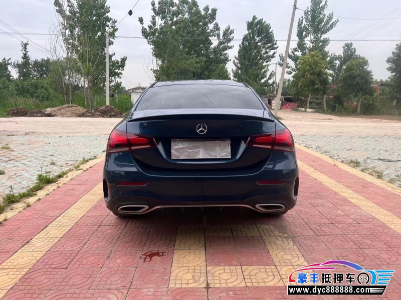 19年奔驰A轿车抵押车出售