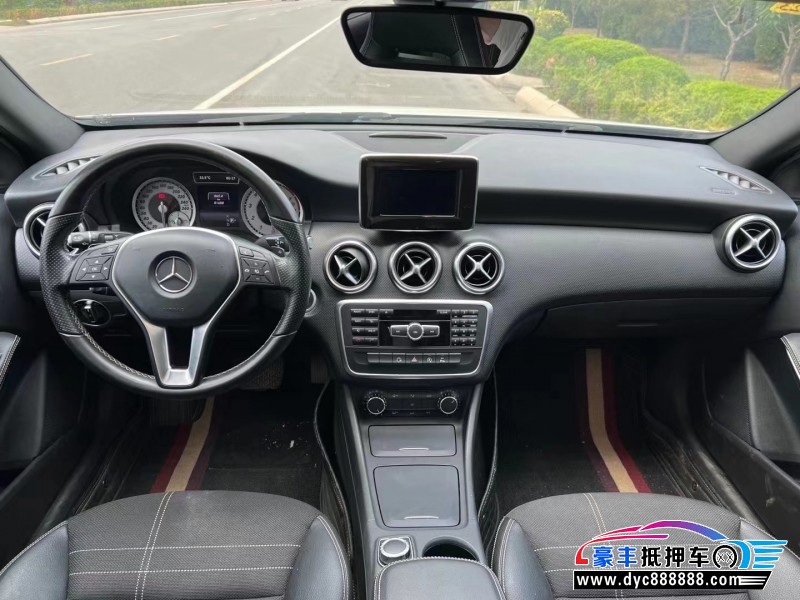 15年奔驰A轿车抵押车出售