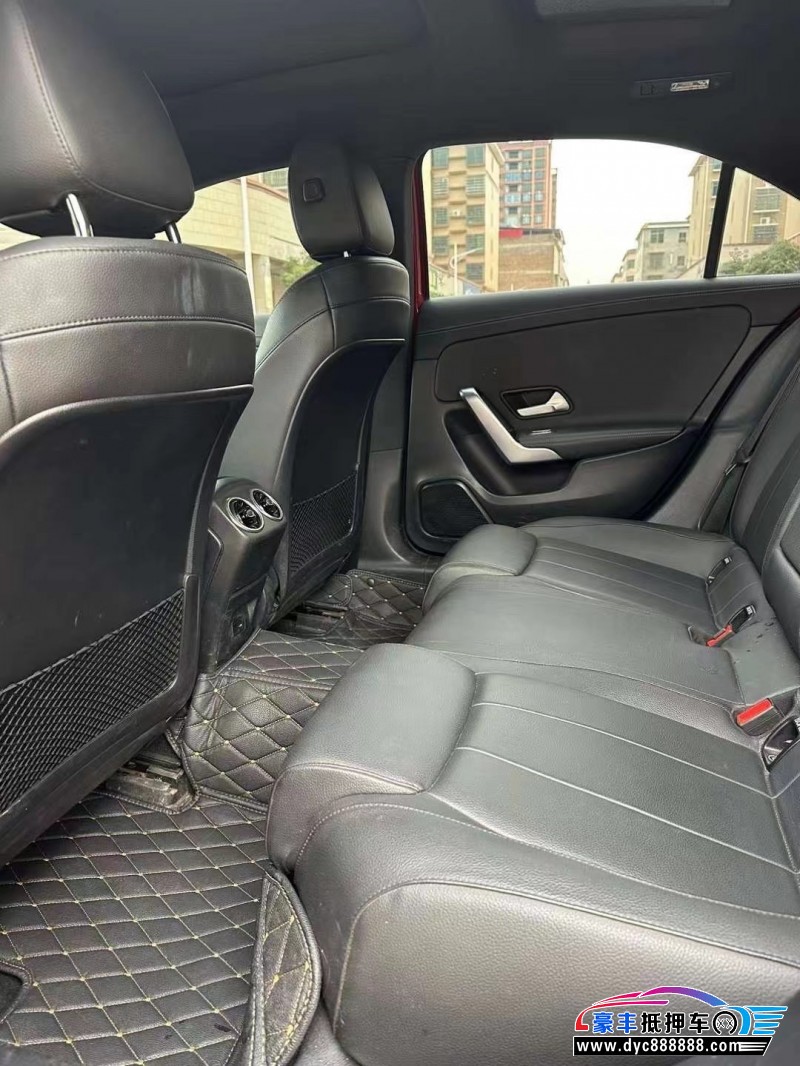 21年奔驰A轿车抵押车出售