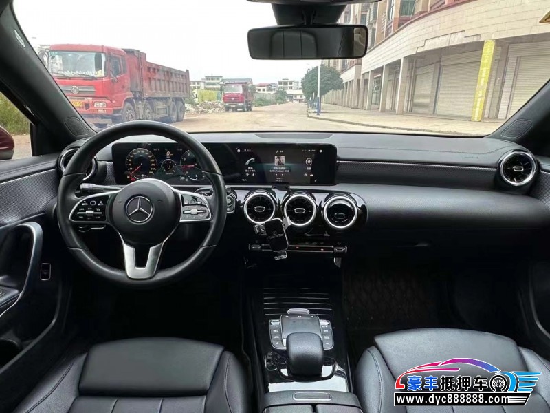 21年奔驰A轿车抵押车出售