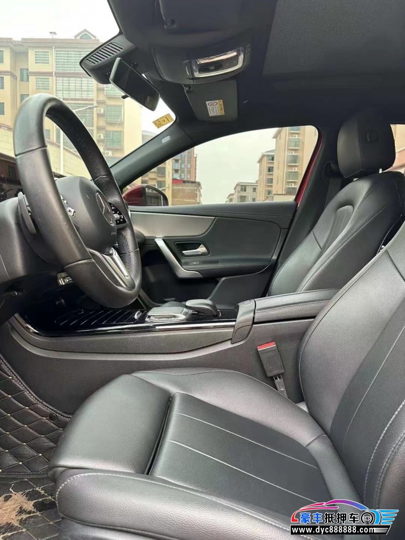 21年奔驰A轿车抵押车出售