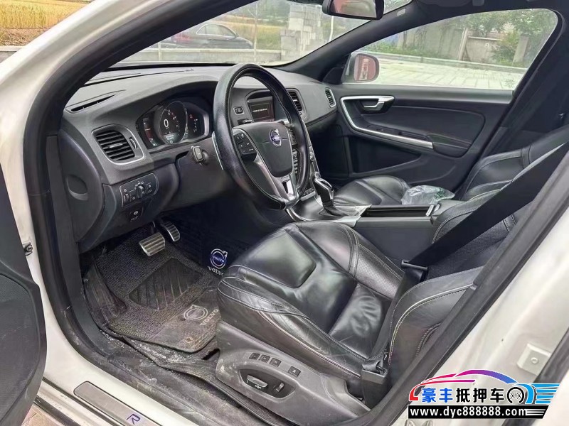 14年沃尔沃V60轿车抵押车出售