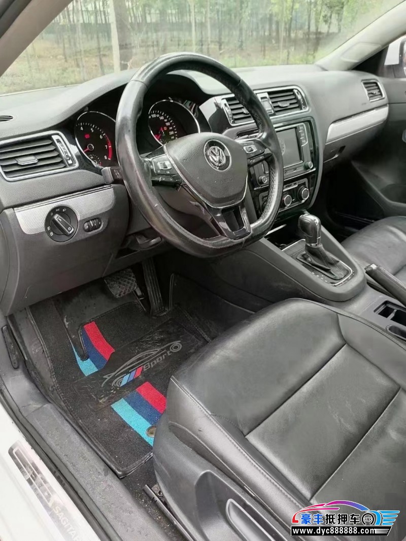 16年大众速腾轿车抵押车出售