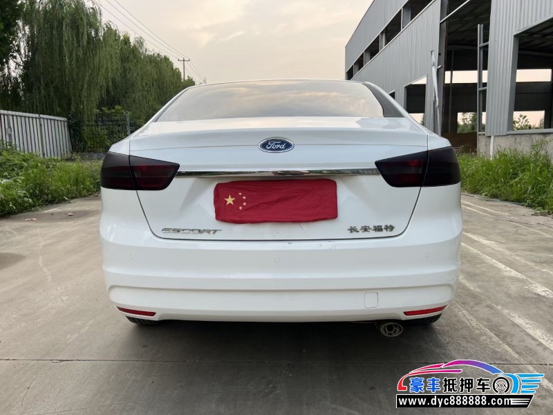 15年福特福睿斯轿车抵押车出售