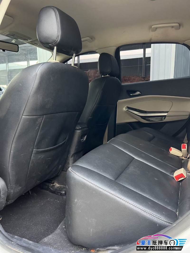 15年福特福睿斯轿车抵押车出售