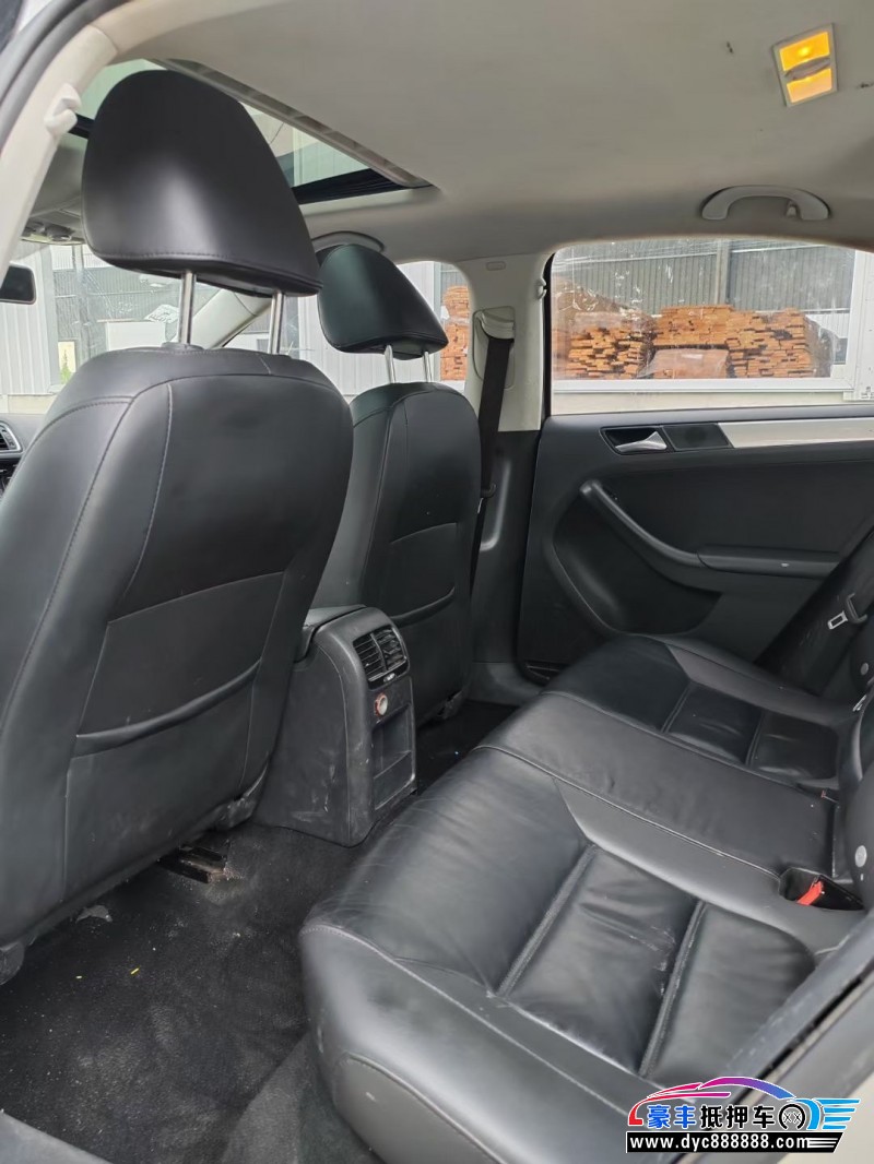 14年大众速腾轿车抵押车出售