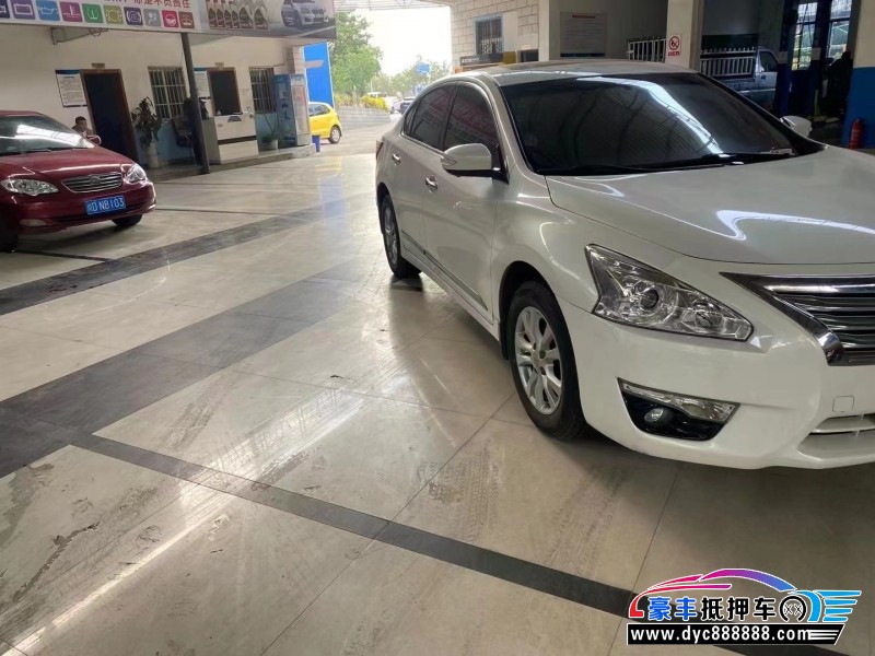 15年日产天籁轿车抵押车出售