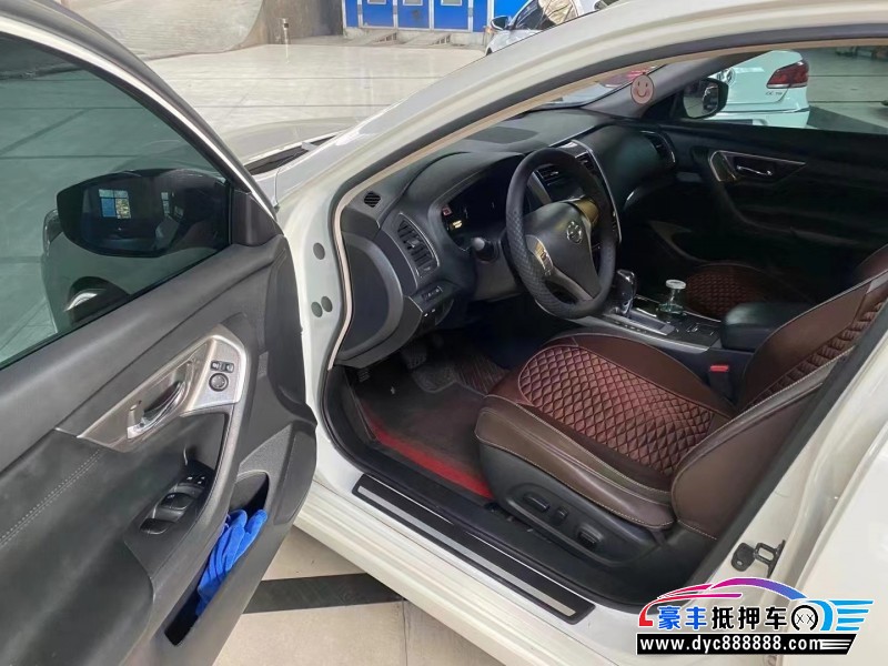 15年日产天籁轿车抵押车出售