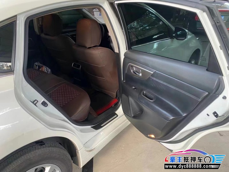 15年日产天籁轿车抵押车出售