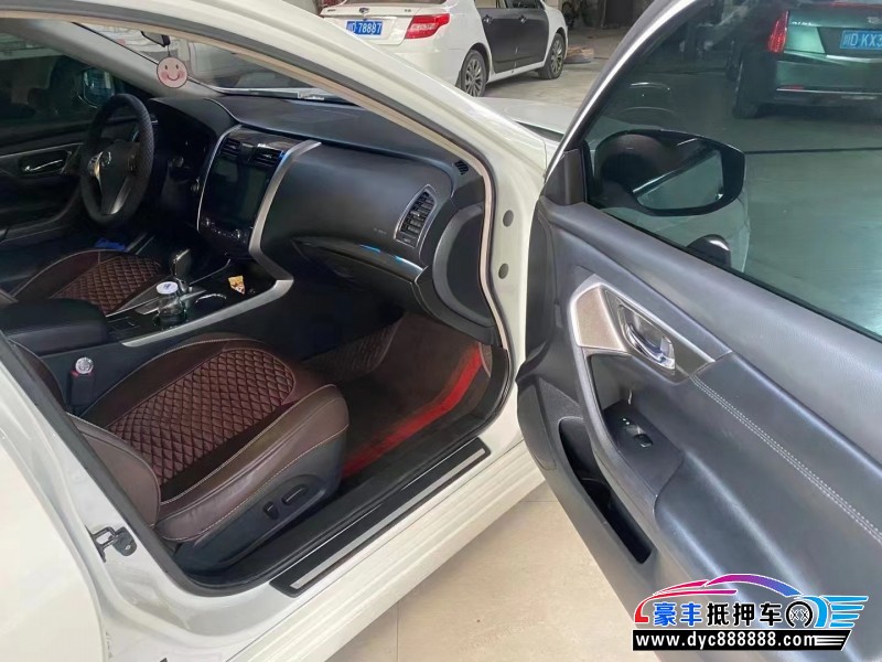 15年日产天籁轿车抵押车出售