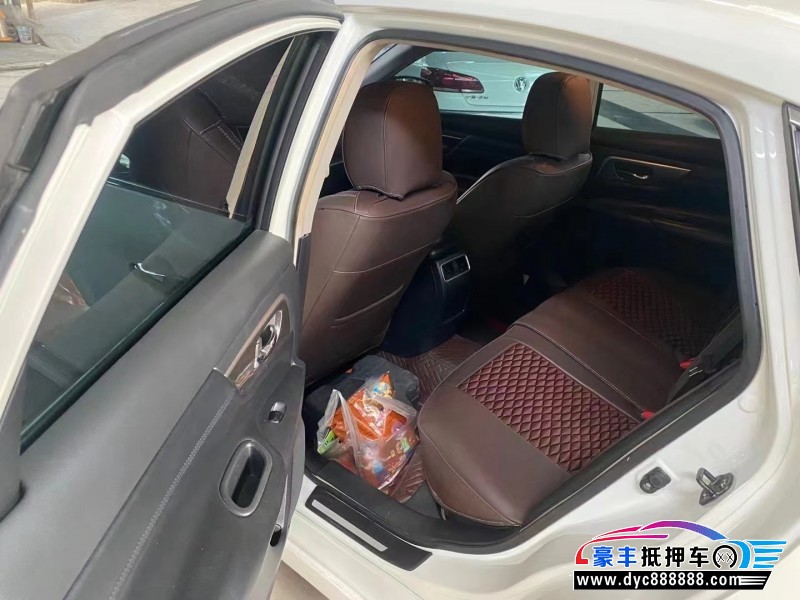 15年日产天籁轿车抵押车出售