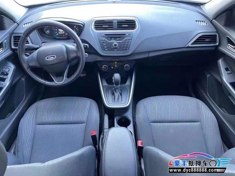 20年福特福睿斯轿车抵押车出售