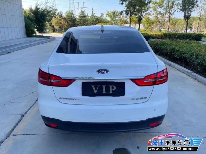 20年福特福睿斯轿车抵押车出售