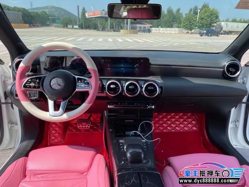 21年奔驰A轿车抵押车出售