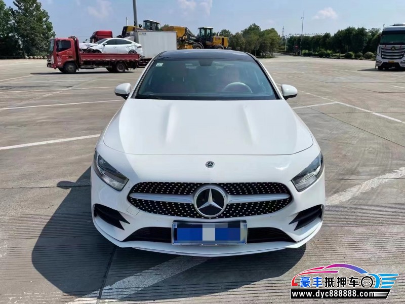21年奔驰A轿车抵押车出售