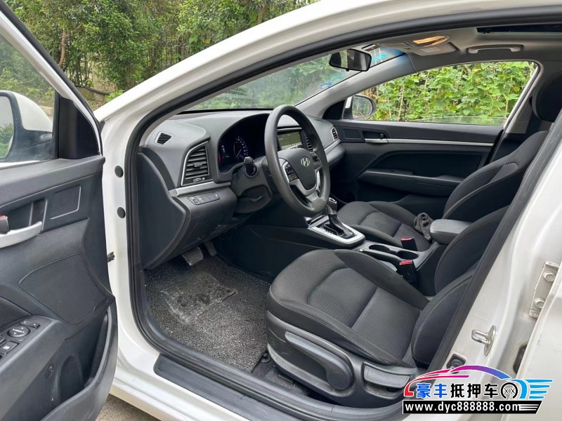 17年现代领动轿车抵押车出售