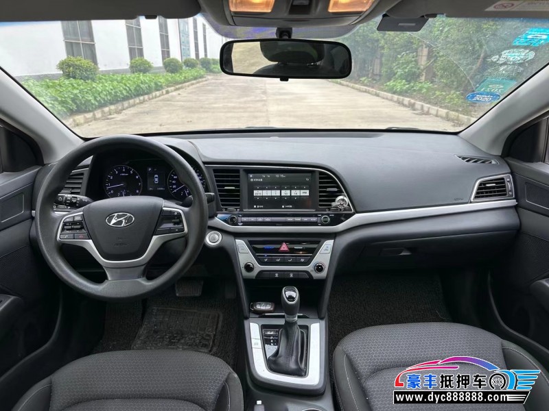 17年现代领动轿车抵押车出售