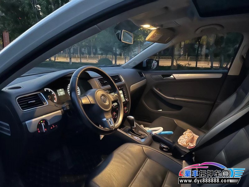 14年大众速腾轿车抵押车出售