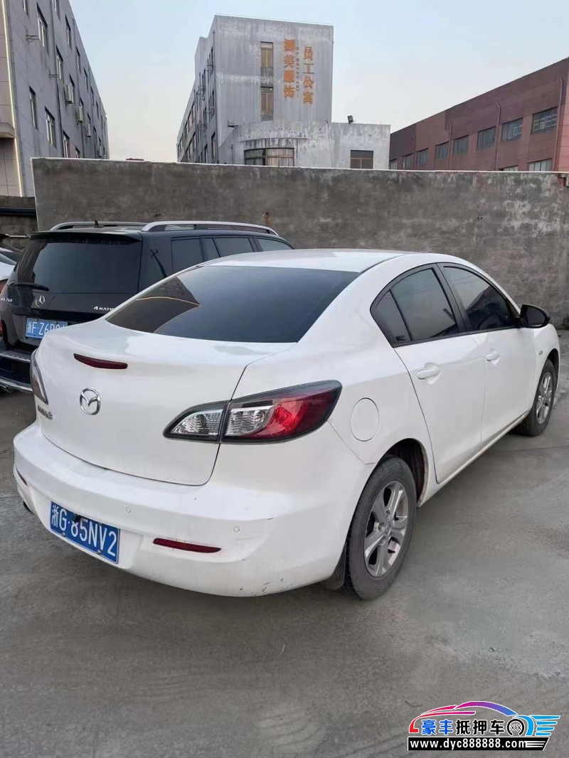 13年马自达3星骋轿车抵押车出售