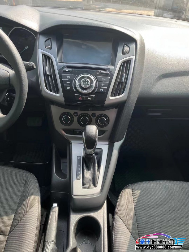 12年福特福克斯轿车抵押车出售