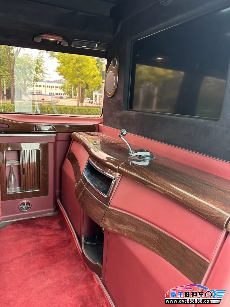 17年奔驰威霆轿车抵押车出售