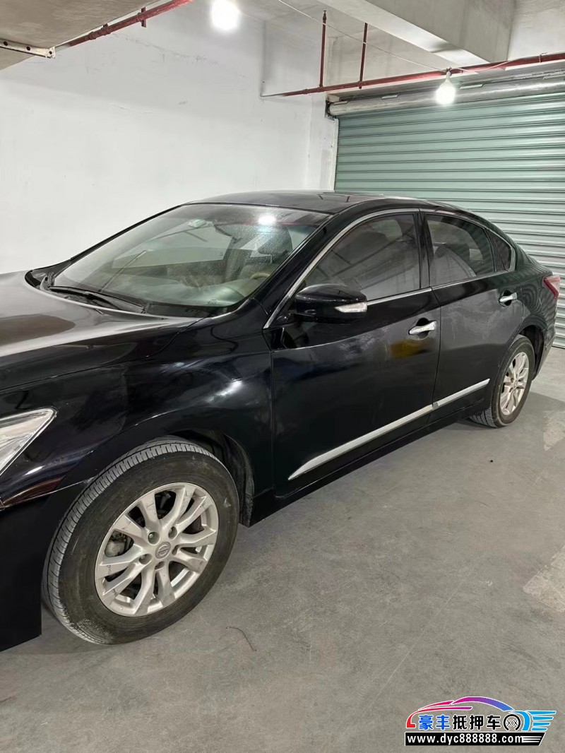 16年日产天籁轿车抵押车出售