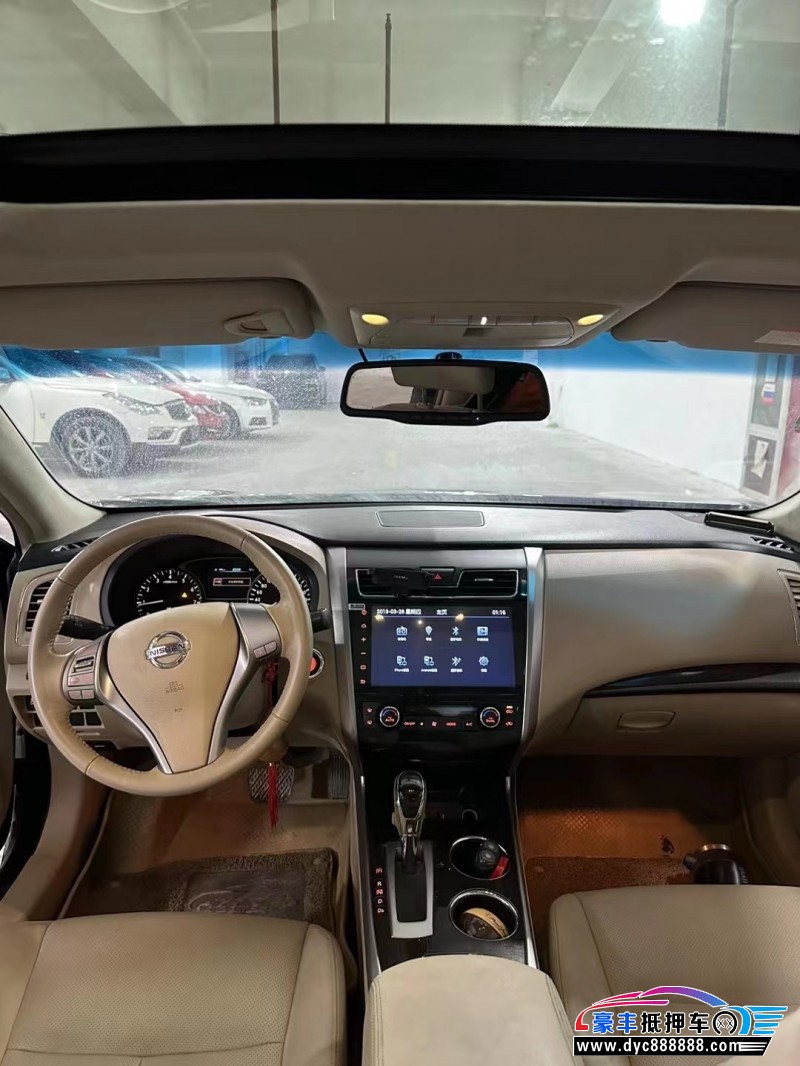 16年日产天籁轿车抵押车出售