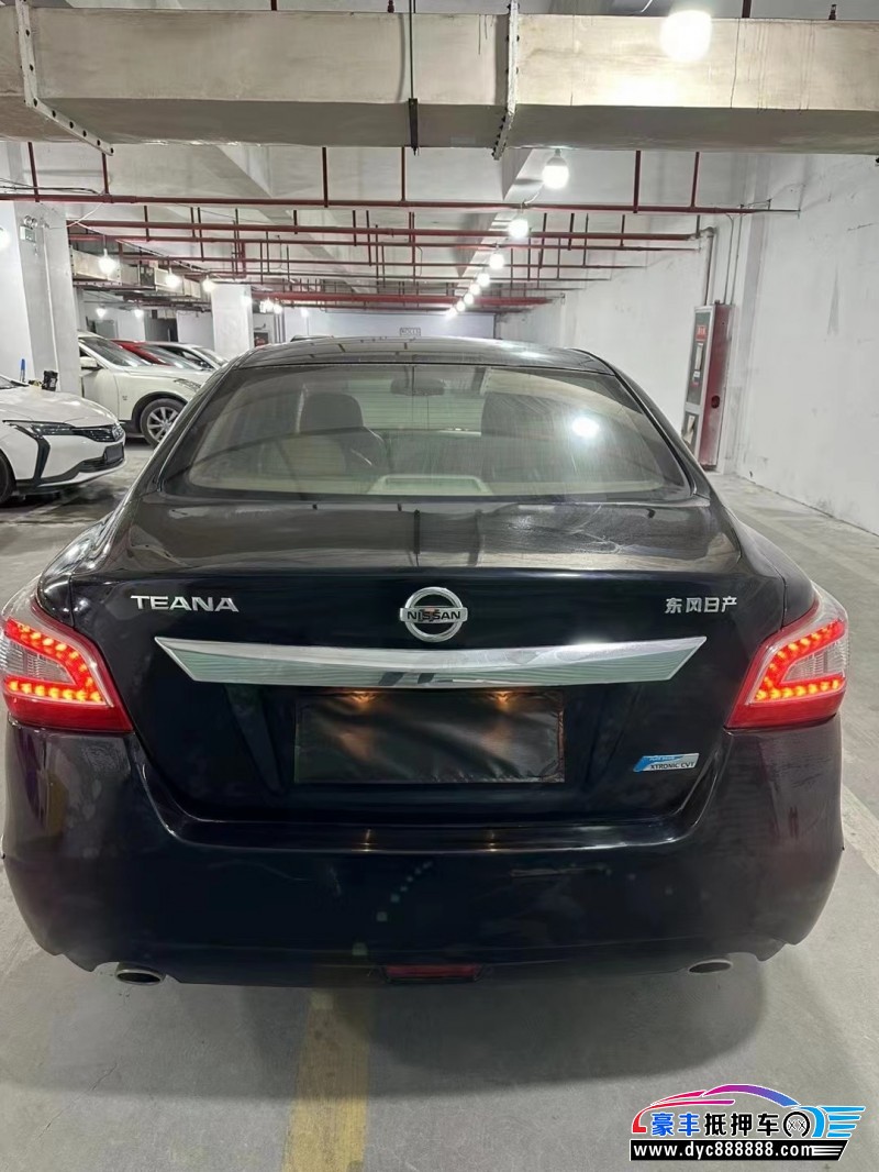 16年日产天籁轿车抵押车出售