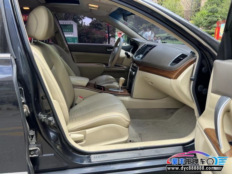 11年日产天籁轿车抵押车出售