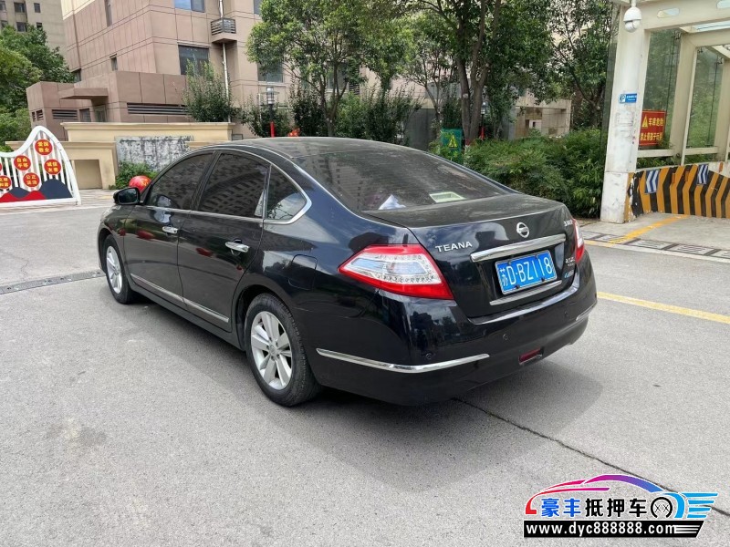 11年日产天籁轿车抵押车出售